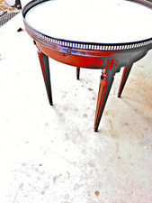 Table Bouillotte De Style Louis XVI ; en bois et placage acajou et marbre