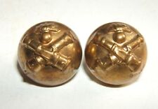 LOT DE 2 BOUTONS DORES