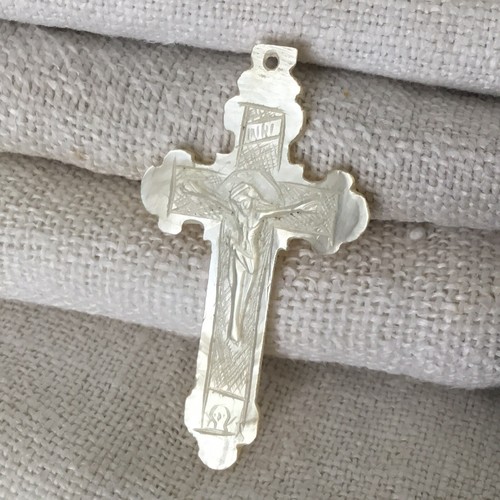 Croix ancienne nacre fin - nacre,
