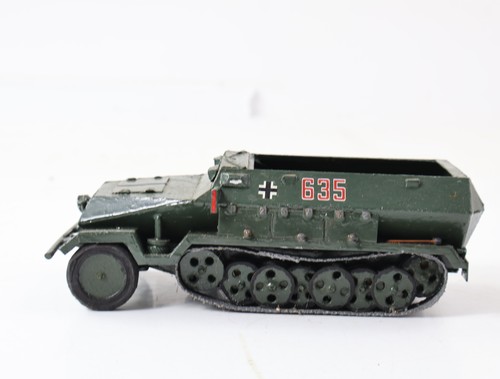 Véhicule militaire voiture