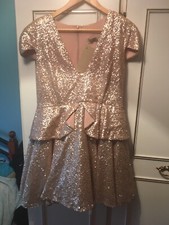 robe à paillettes dorées