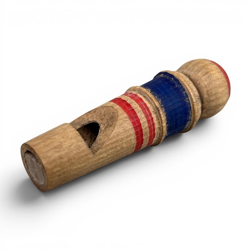 Ancien petit sifflet en - -, bois