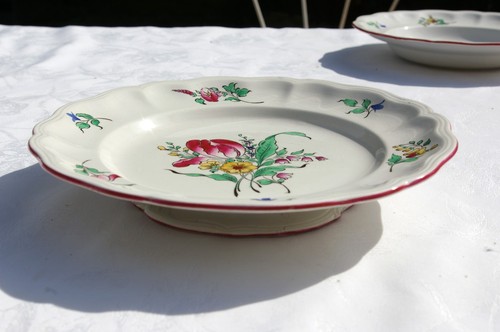 Assiette sur pied - plat, de
