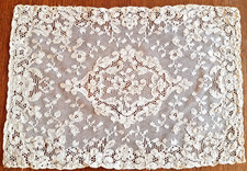 Napperon ancien en dentelle - 33 cm x 23 cm