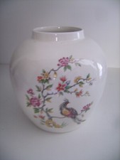 Beau vase en faïence anglaise