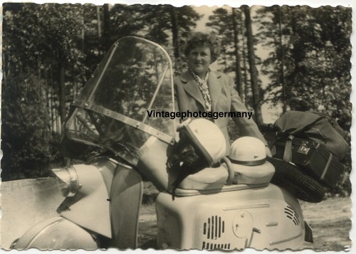 Z401 photo 1960s woman girl - photo,