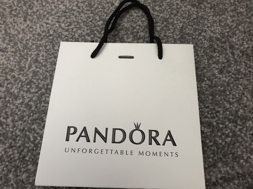 Véritable sac cadeau pandora