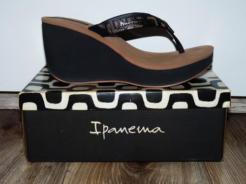 Pieds tongs compensées - nu-pieds,