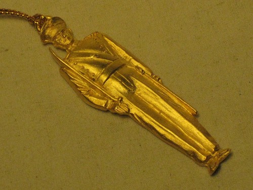 Small gold tone metal soldier - small,