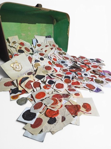 Important lot 700 cachets de - lot, +700