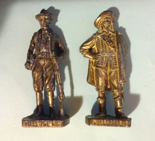 Lot deux figurines kinder - lot,