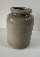 Petit pot en grès gris patine