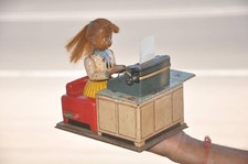 Jouet En Fer Blanc Coloré