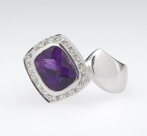 Unusual ladies ring - unusual, gold