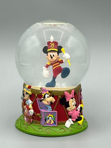 Disney store snow - disney,
