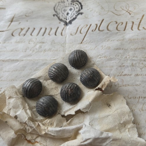 Boutons anciens epoque louis - boutons,