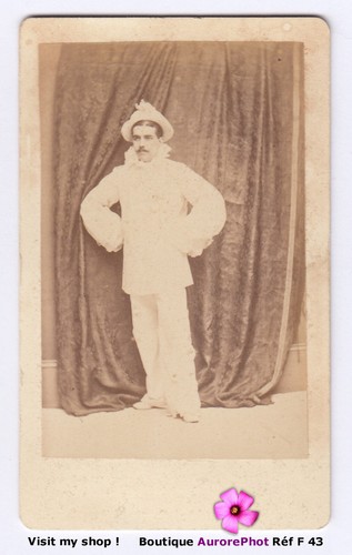 Homme costumé arlequin - en,