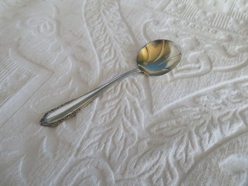 Petite louche créme à - à,