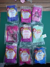 lot 98 - Barbie-  9 figurines