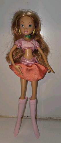 Winx club flora schoolgirl - flora, s2