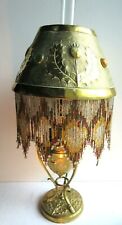 RARE Lampe à pétrole XIXème, laiton doré sculpté de chardons, abat jour perles