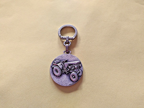 Rare ancien porte - clÉs, augis