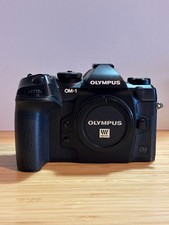 OM SYSTEM OM-1 (Olympus) avec télécommande OM System RM-WR 2