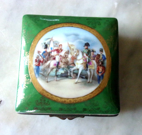 Boite porcelaine napoléon - -,