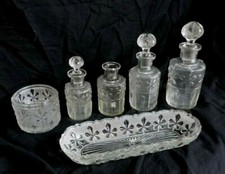 Service de toilette en verre  FAINS FRANCE