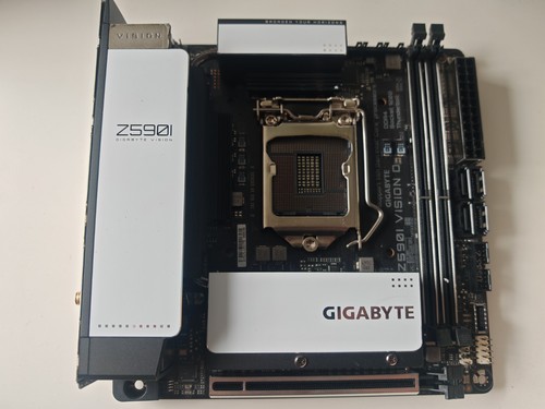 Carte mère gigabyte z590i - carte,