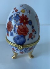 Oeuf en Porcelaine sur pieds