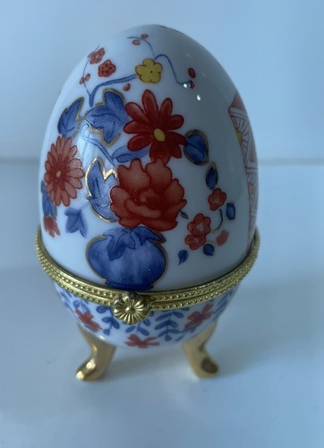 Oeuf porcelaine sur - oeuf,