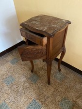 table de nuit ancienne  en noyer sculptée avec tirroir