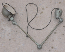 -BELLE ANCIENNE LAMPE JIELDE 2 BRAS FONCTIONNE JUS de GRENIER COLLECTION   D