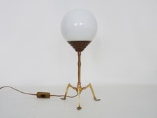 Lampe zoomorphe brutaliste en laiton cuivre globe en opaline des années 60