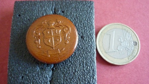 Ancien bouton plastique - ,