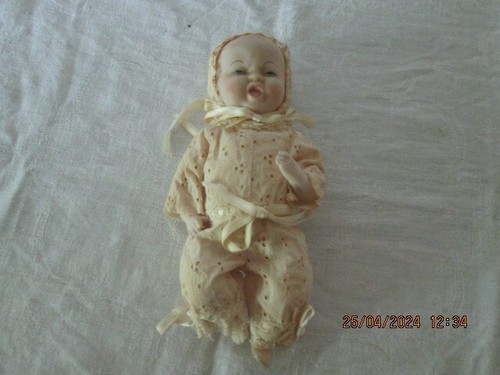 Ancien poupon porcelaine signe - ancien,
