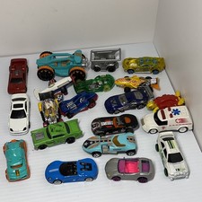 Hot Wheels Car Plane Lot Aisle