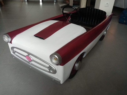 Voiture pédales - à,