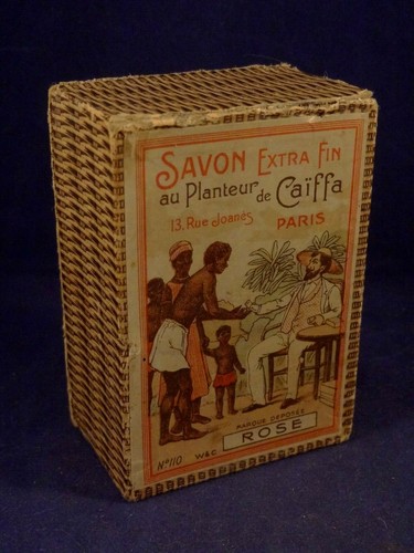 Ancienne boîte cartonnée
