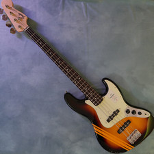 Fender MIJ Traditional 2025 60s Jazz Bass 3-Color SunburstAged Natural