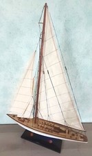 maquette en bois vernis du