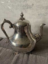 théière en métal argenté