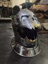 Casque médiéval en acier