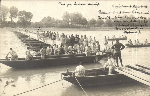 Pont par bateaux sur - le, canal