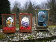 2 œufs peints et 1 sur