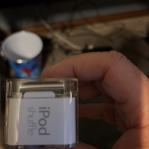 Apple ipod shuffle 4th - ipod,