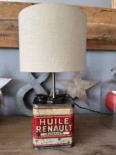 Un très vieux bidons d’huile Renault Aviation adapté en lampe