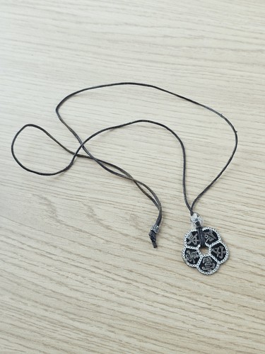 Collier pendentif fleur avec