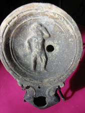 LAMPE A HUILE ROMAINE A DECOR - HERCULE AVEC SOCLE EXPO